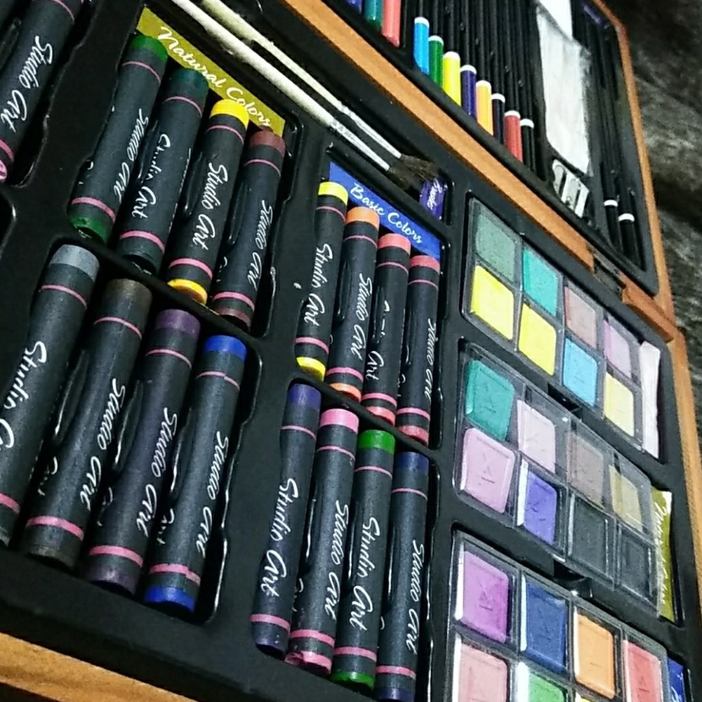 Delux Art Set - 80 Total Pieces
